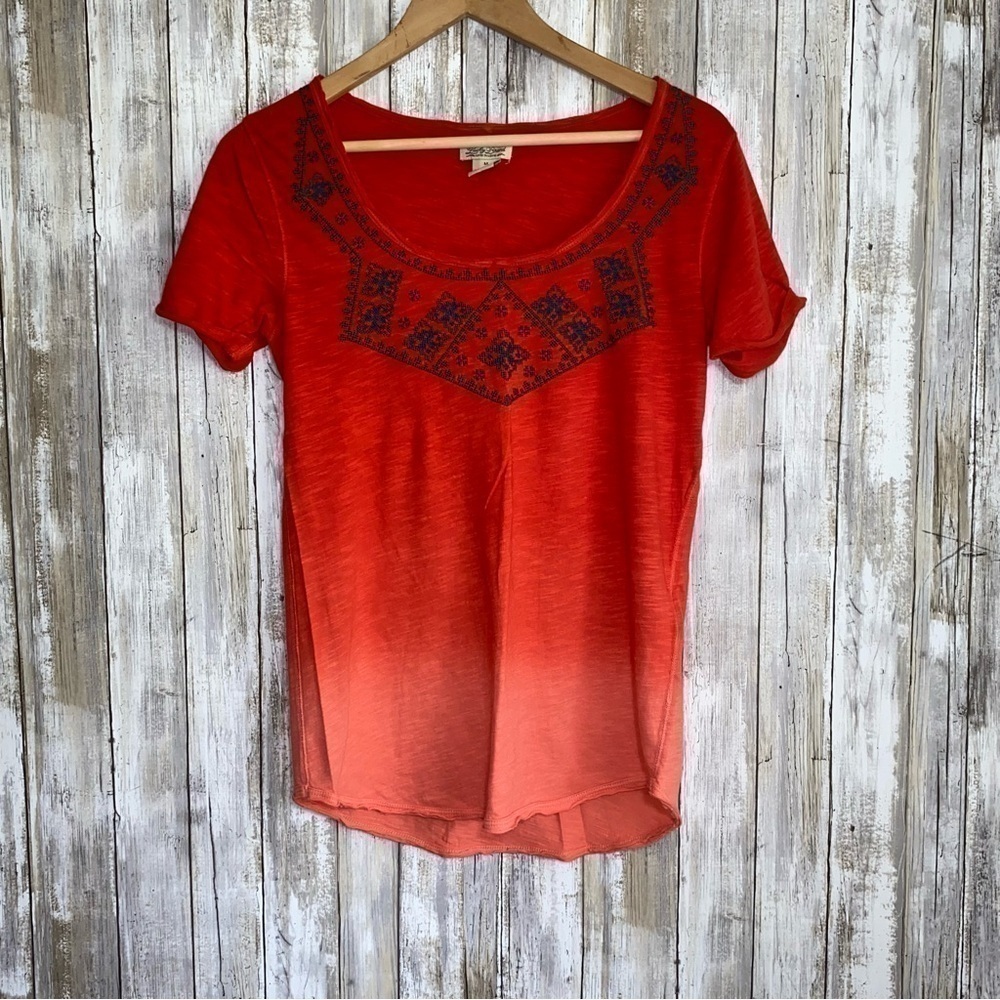 Lucky Brand Red Ombre Embroidered Cotton Boho Short Sleeve Tee Medium